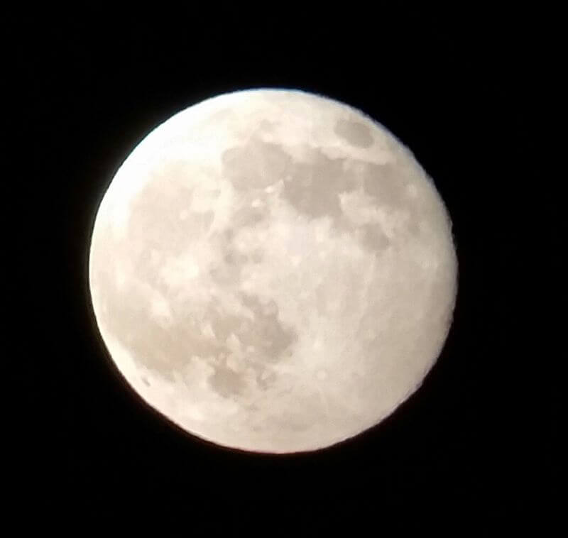 Image of the moon at full moon - photographed through a smartphone