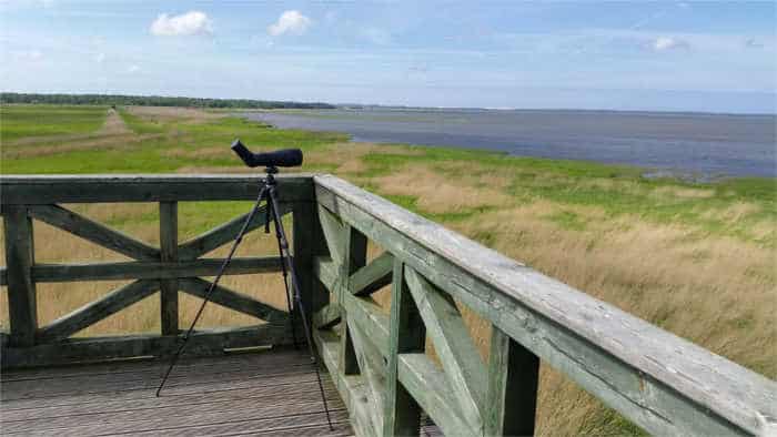 Spotting scope in test on a vantage point