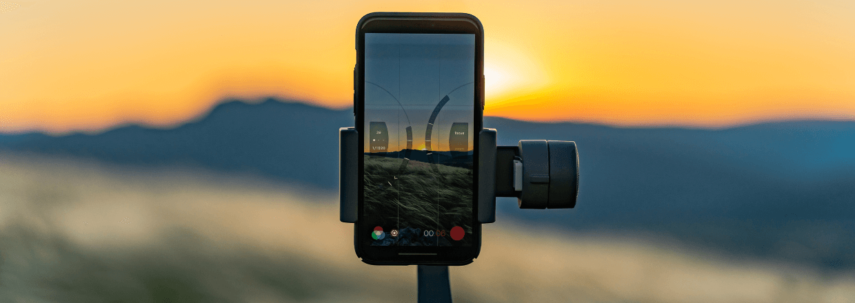 Smartphone-Adapter für Stative gehören zum Spektiv Zubehör - neben weiteren Produkten.